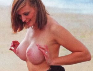 Kelly Bochenko seins nus plage