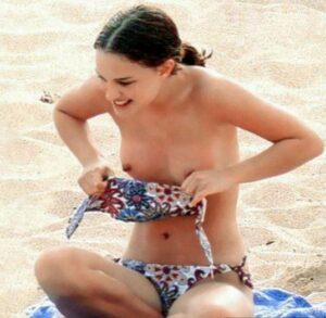 Natalie Portman Nue plage public